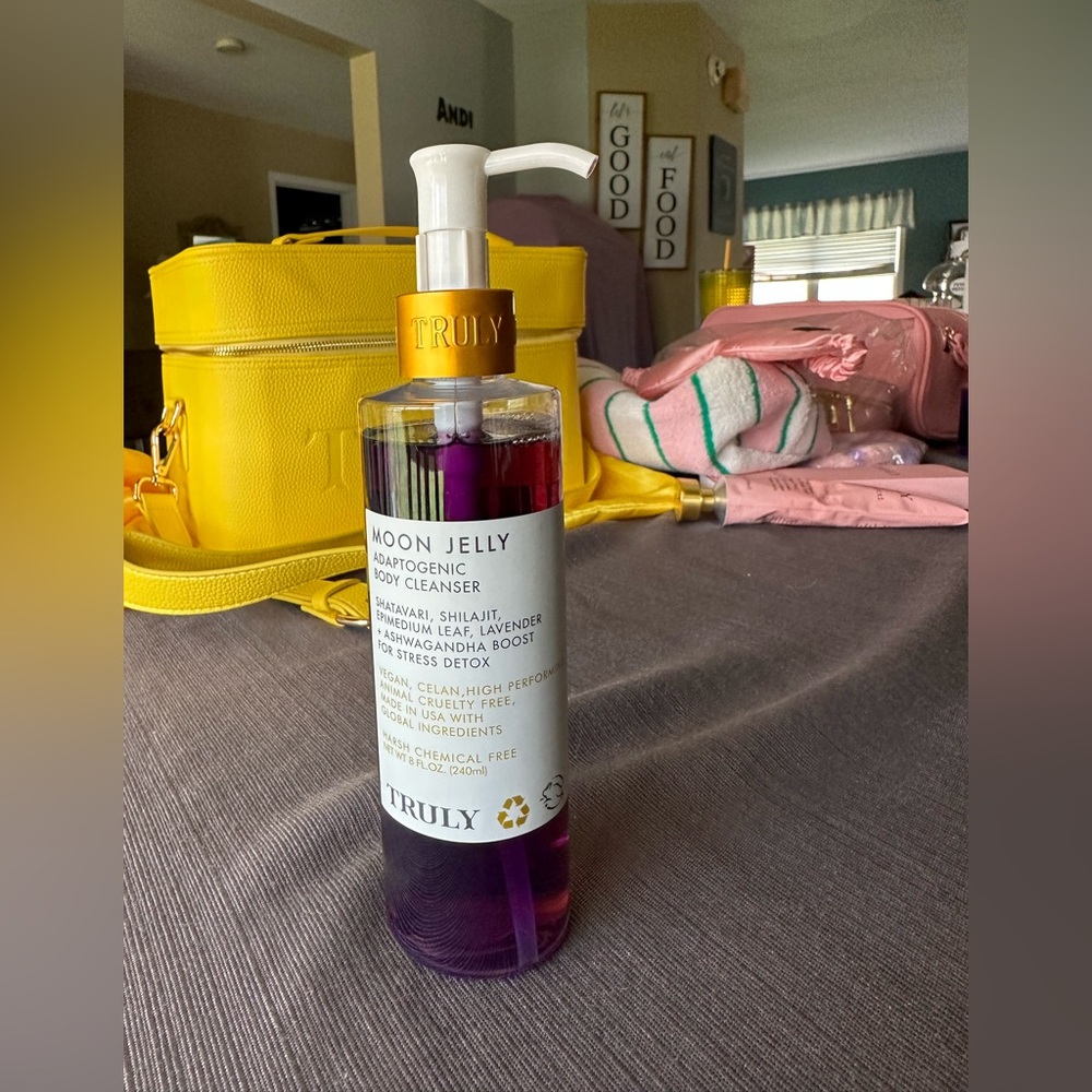 TRULY BEAUTY - Moon Jelly Adaptogenic Body Cleanser - DISCONTINUED PRODUCT